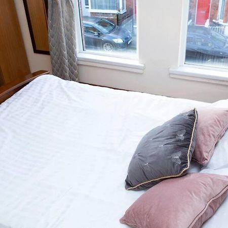 Cheerful 2 Bedroom House In The Heart Of เบลฟาสต์ ภายนอก รูปภาพ