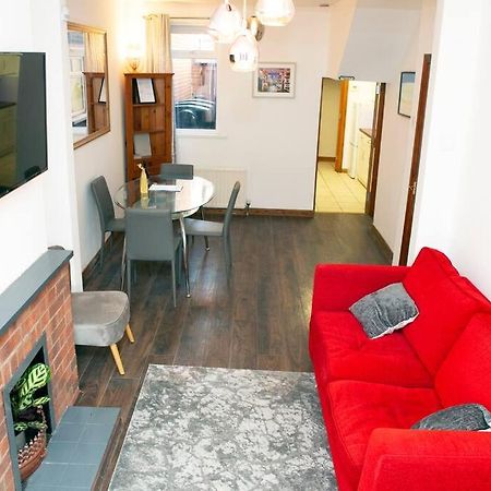 Cheerful 2 Bedroom House In The Heart Of เบลฟาสต์ ภายนอก รูปภาพ