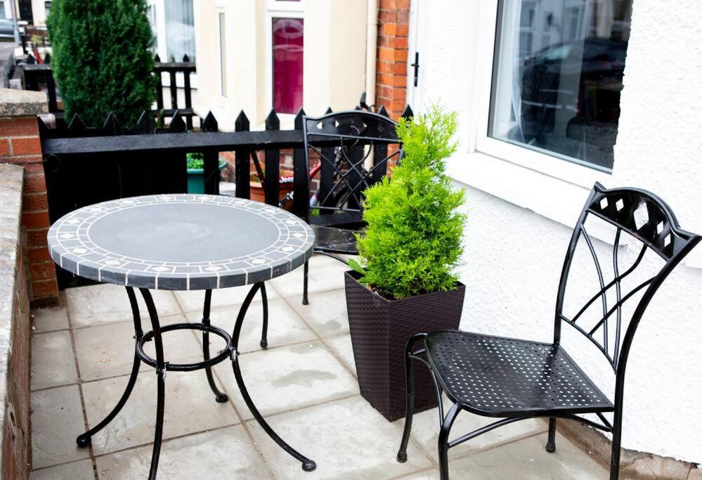 Cheerful 2 Bedroom House In The Heart Of เบลฟาสต์ ภายนอก รูปภาพ