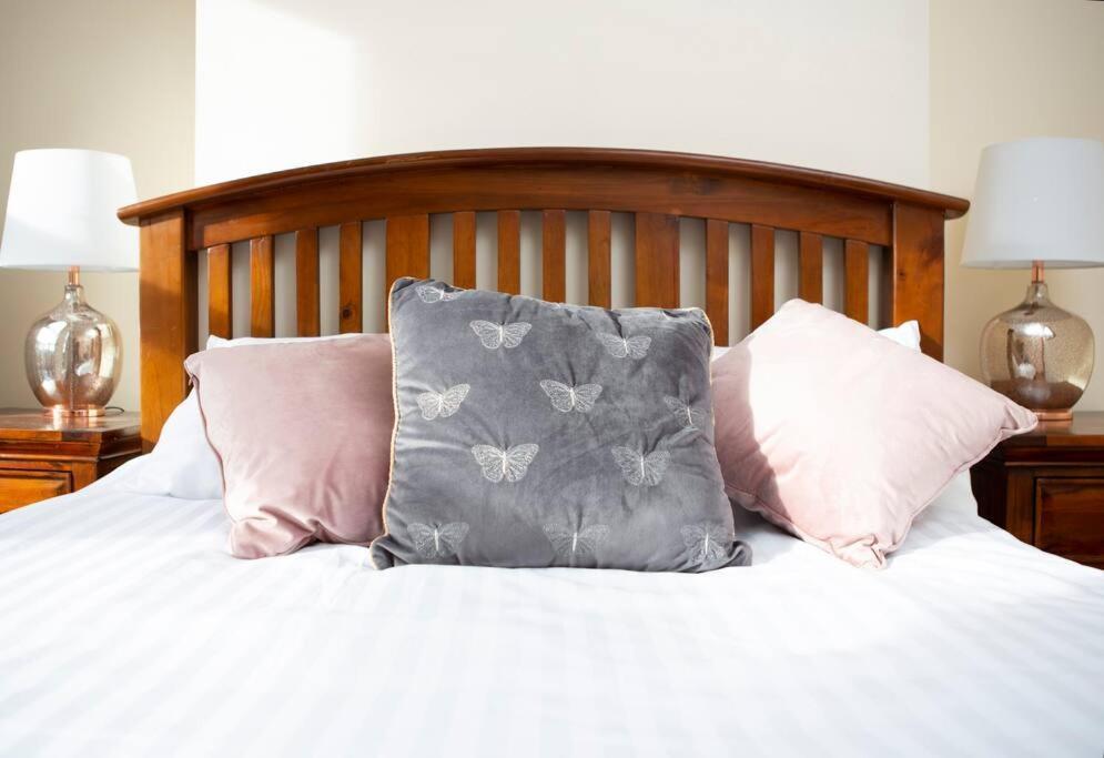 Cheerful 2 Bedroom House In The Heart Of เบลฟาสต์ ภายนอก รูปภาพ