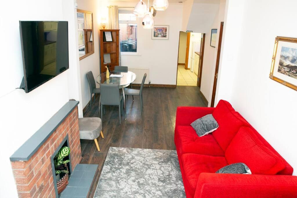 Cheerful 2 Bedroom House In The Heart Of เบลฟาสต์ ภายนอก รูปภาพ