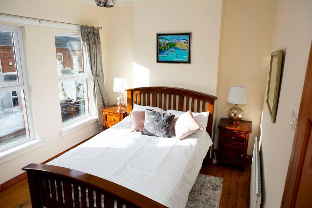 Cheerful 2 Bedroom House In The Heart Of เบลฟาสต์ ภายนอก รูปภาพ